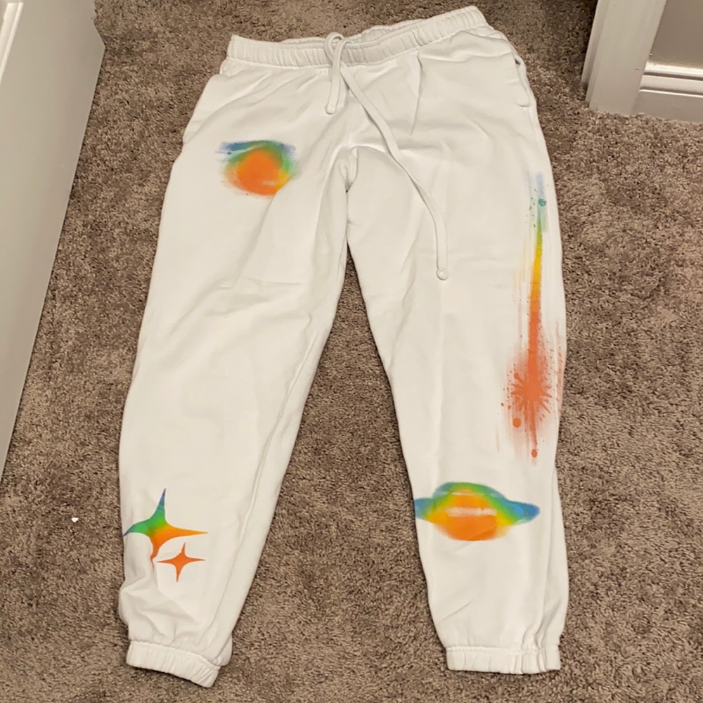 madison beer sweatpants